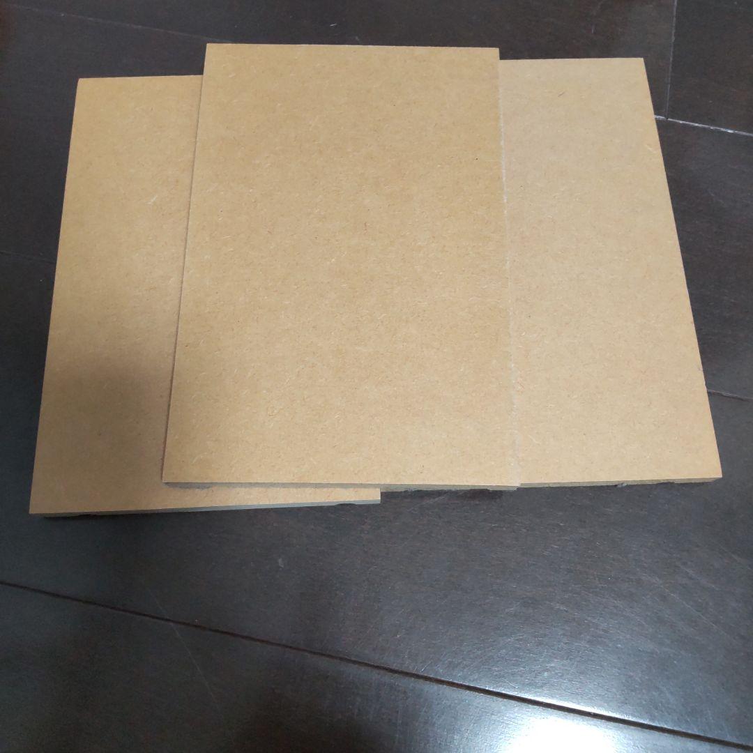 本棚 漫画本収納　スリム 木製 ホワイト　扉裏収納有 高さ調整可能