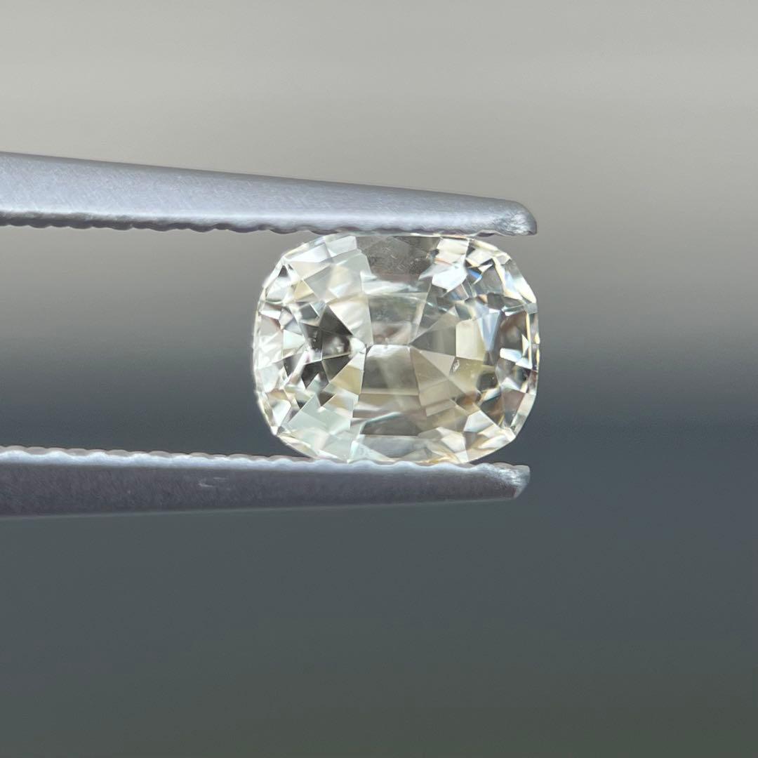 スリランカ産非加熱天然ライトイエローサファイアルース