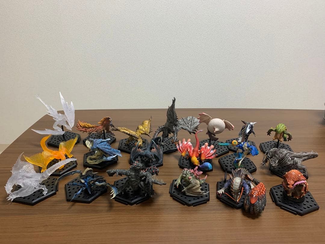 モンハンフィギュア 21体 まとめ売り ケースあり - メルカリ