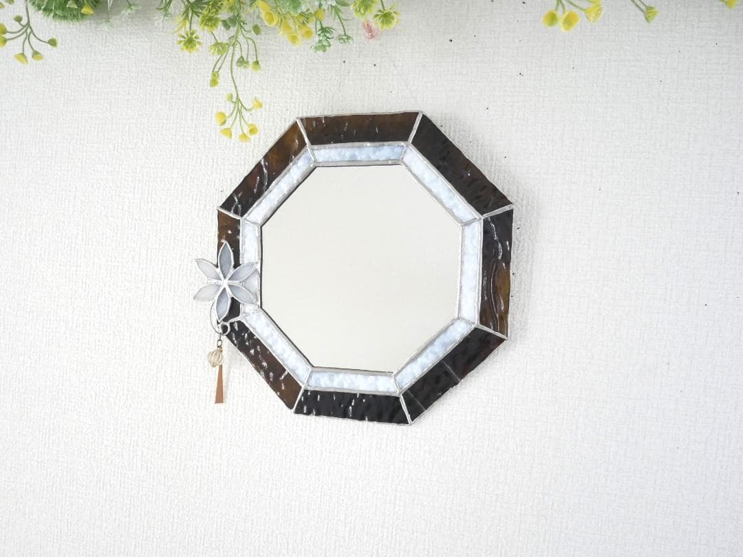 ✴︎:.。ブラウンとホワイトのツートン八角形鏡♪　ステンドグラス　(22㎝）