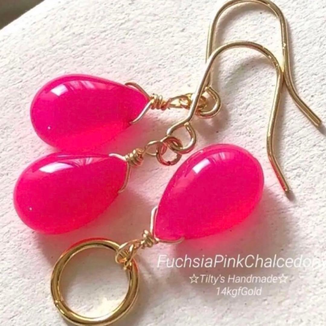 天然石♡大粒つやぷるフューシャピンクカルセドニーのピアス・トップ