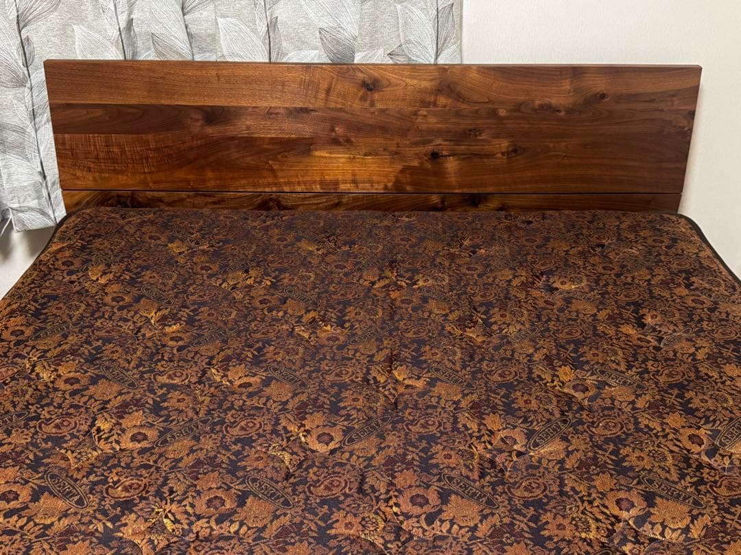 天然木総無垢ベッドフレーム　ウォールナット 、 サータポスチャーベーシック7.7