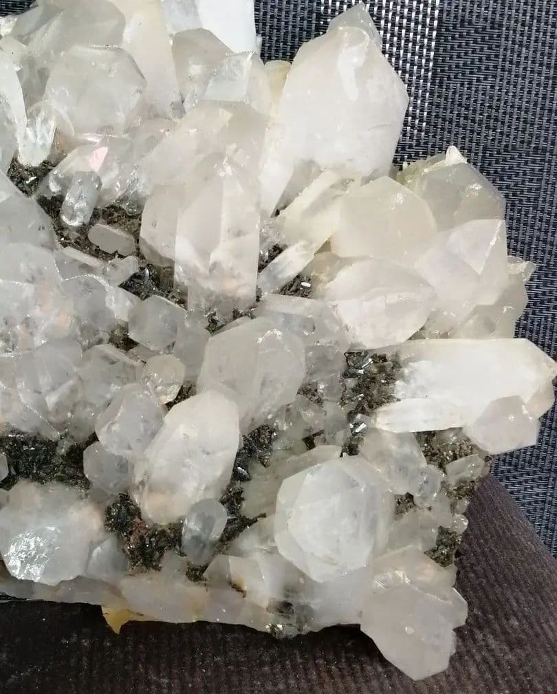 水晶 エピドート 共生クラスター（グリーントルマリン）3.1kg ーt602