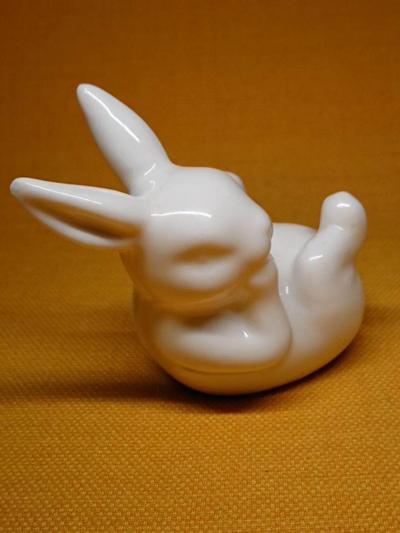ラビット　ウサギ　兎　白兎　陶器　置物　インテリア　工芸品　美術品　A1387