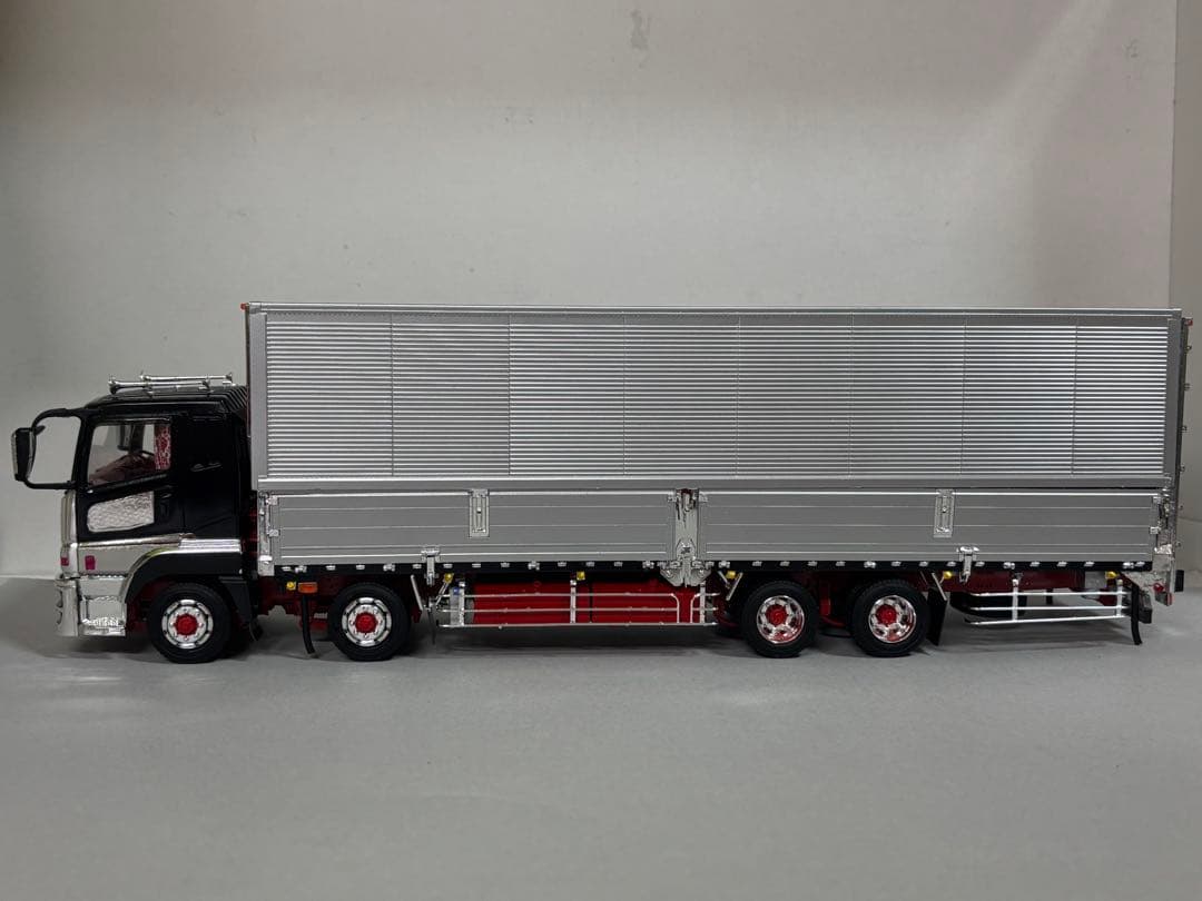 週末限定値下げ！1/32デコトラプラモデル スーパーグレート4軸低床冷凍