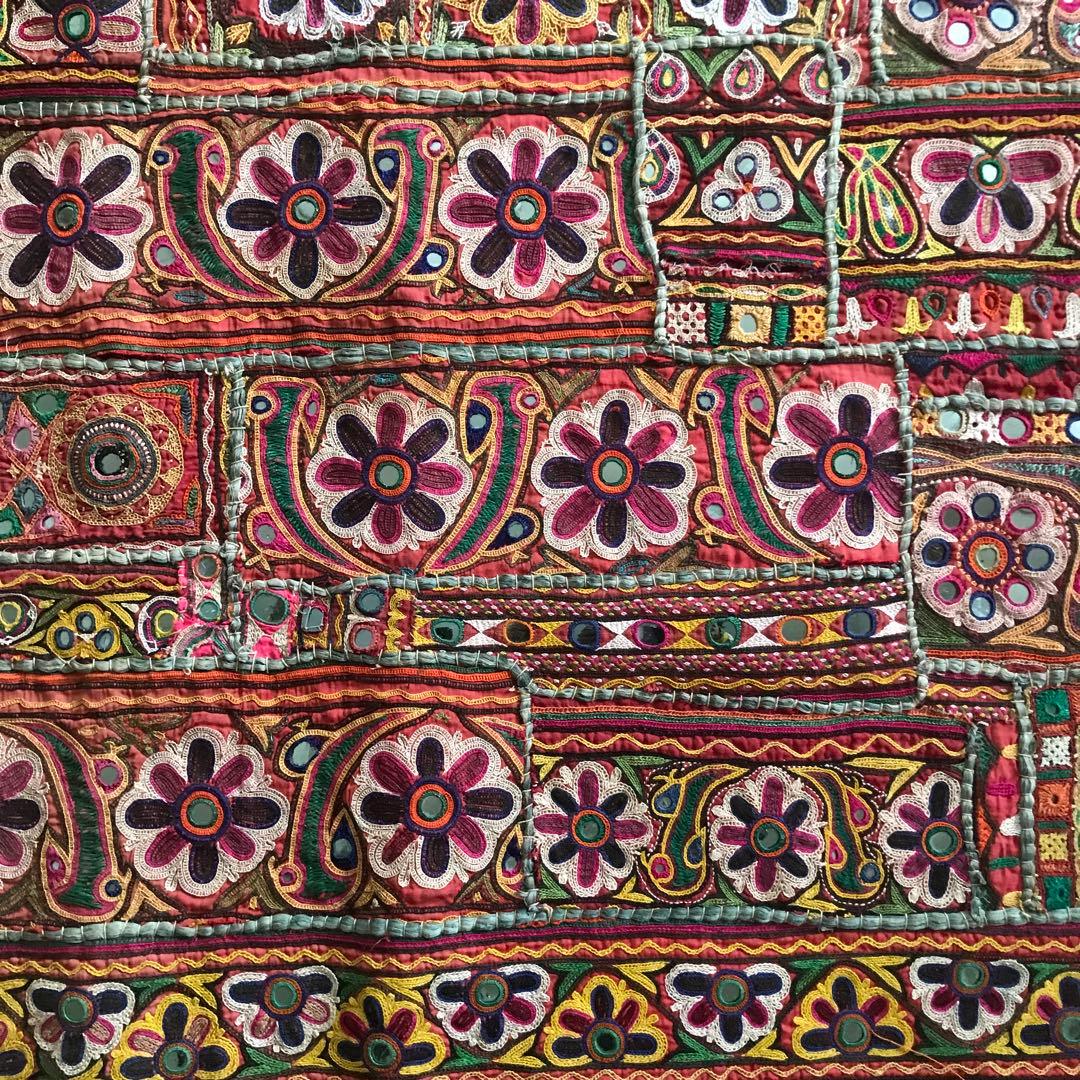 カッチアンティーク刺繍のタペストリー壁掛け☆ヴィンテージ刺繍