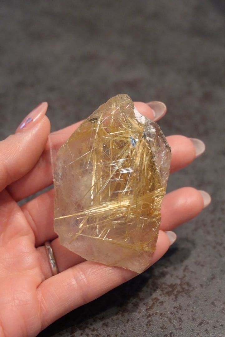 【ブラジル・ノボリゾンチ産】天然ルチルクオーツ原石　58.9g