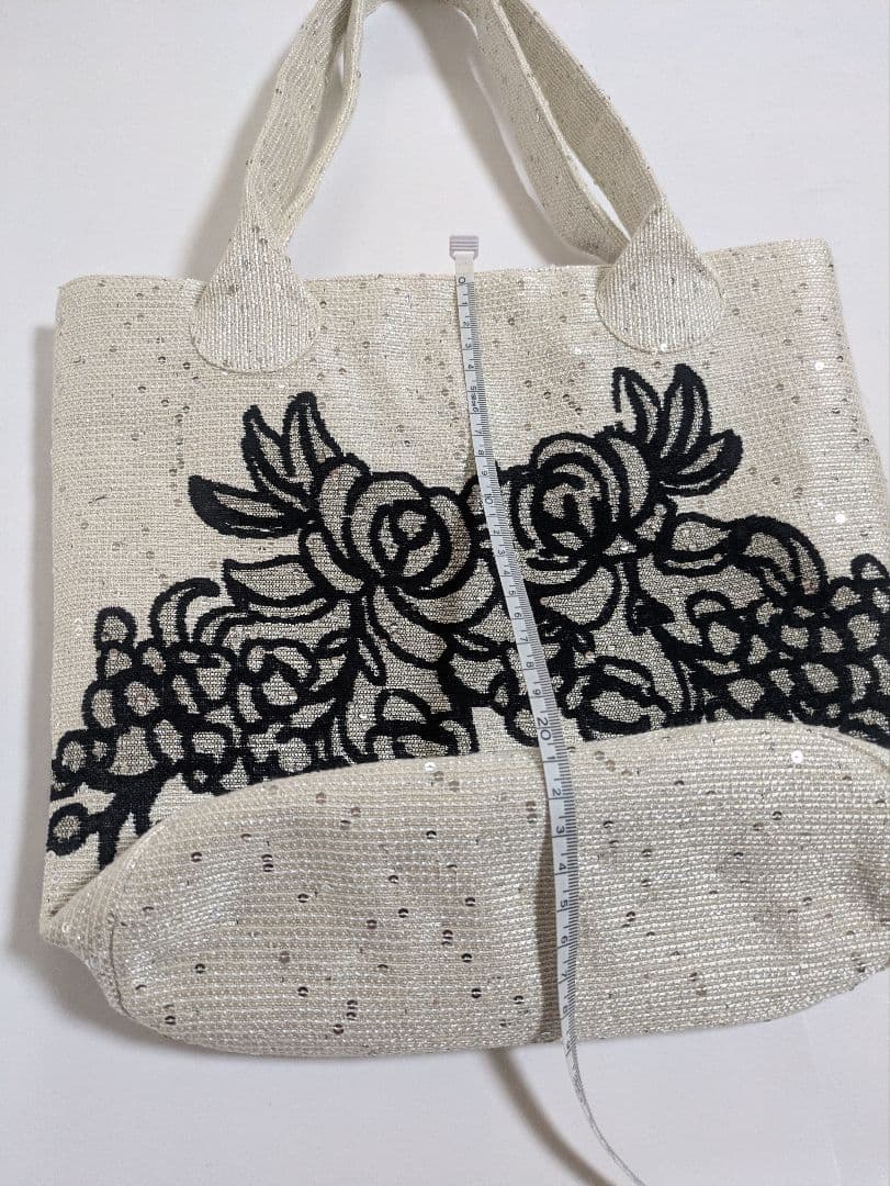 手作りトートバッグ。刺しゅう入り、スパンコール生地。防水加工済み