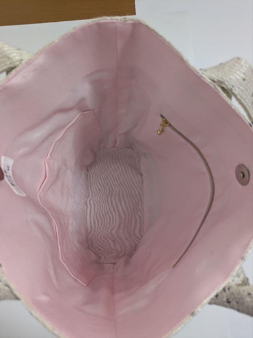 手作りトートバッグ。刺しゅう入り、スパンコール生地。防水加工済み