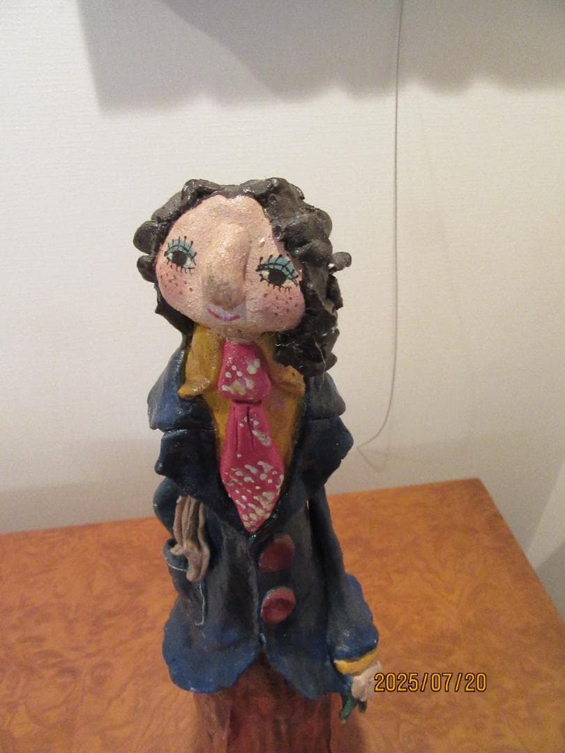 ユニークな粘土製人形