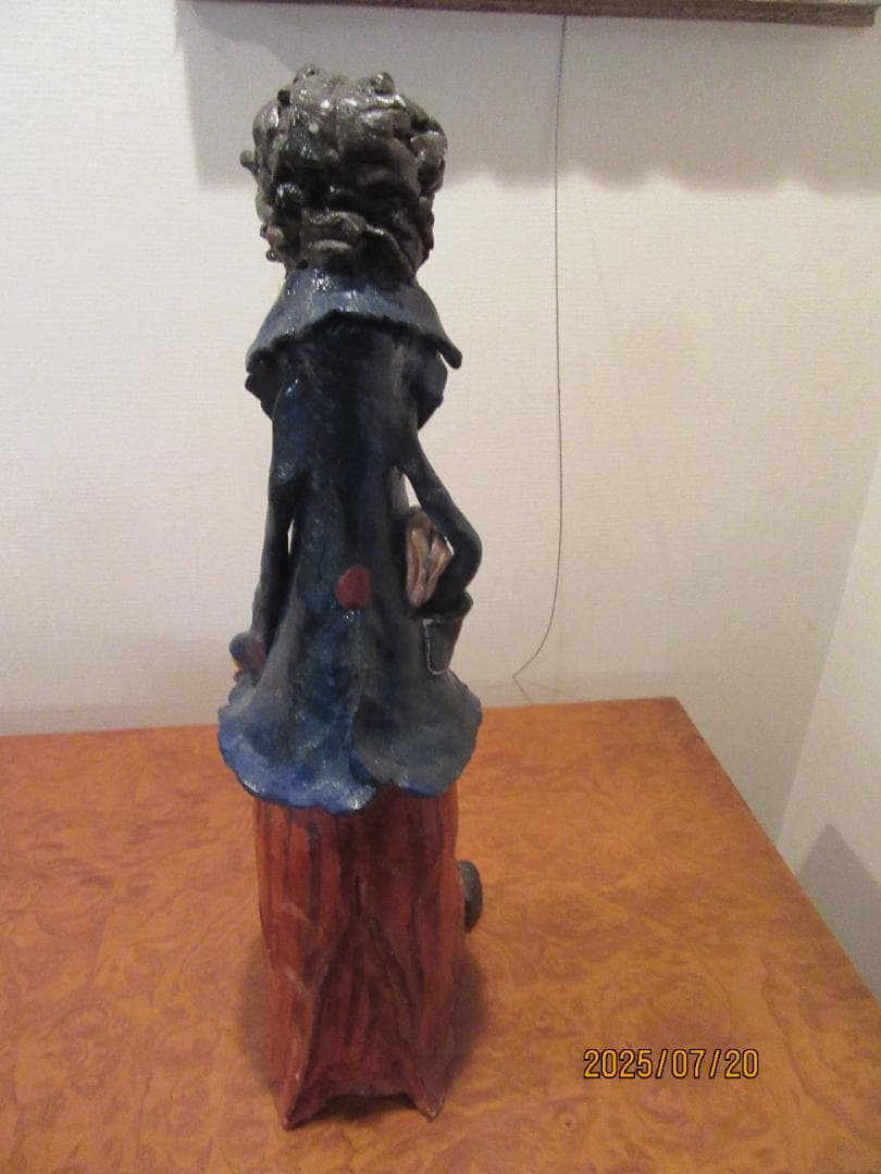 ユニークな粘土製人形