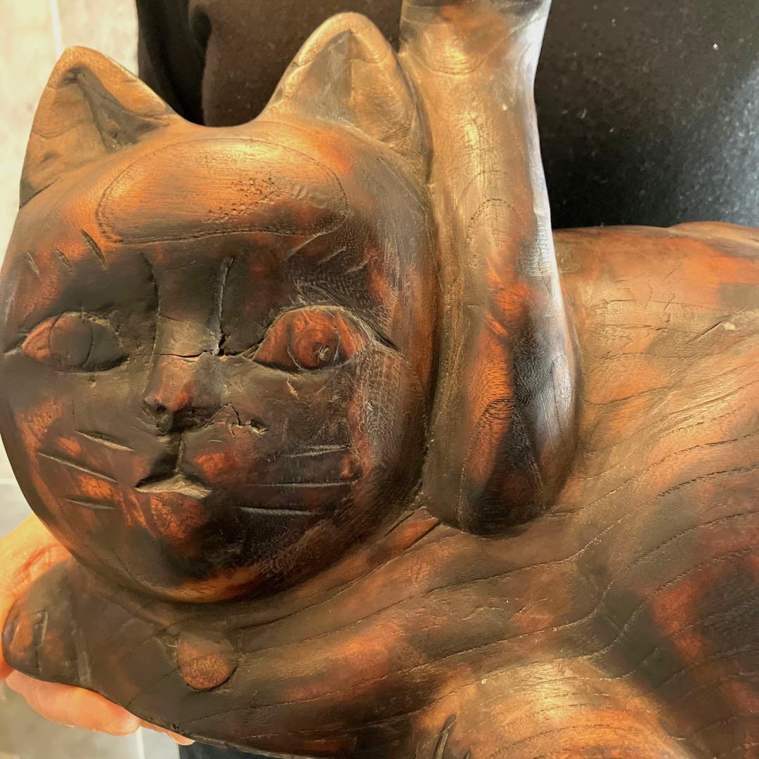 アンティーク可愛らしいお顔で良き人を呼び込む超特大一刀彫の招き猫