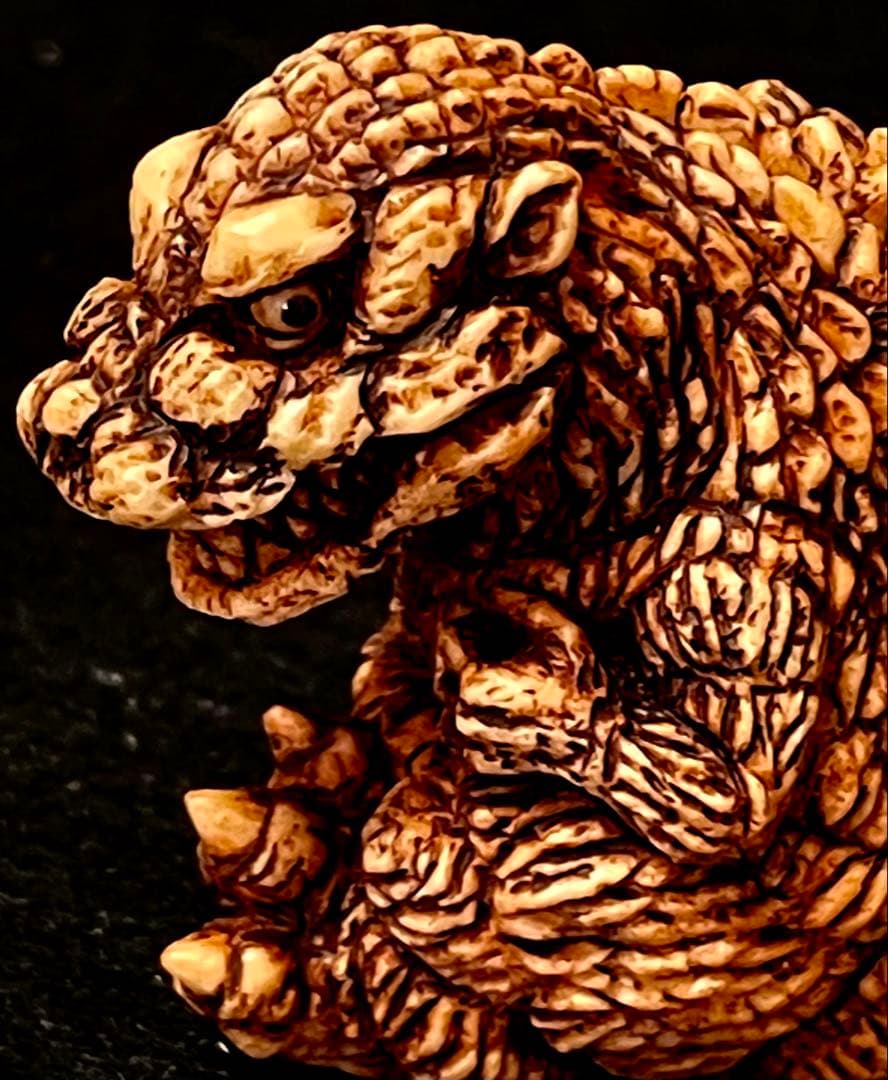 東宝怪獣根付 初代ゴジラ 木札 木箱付き ゴジラ 1954 未使用品 - メルカリ