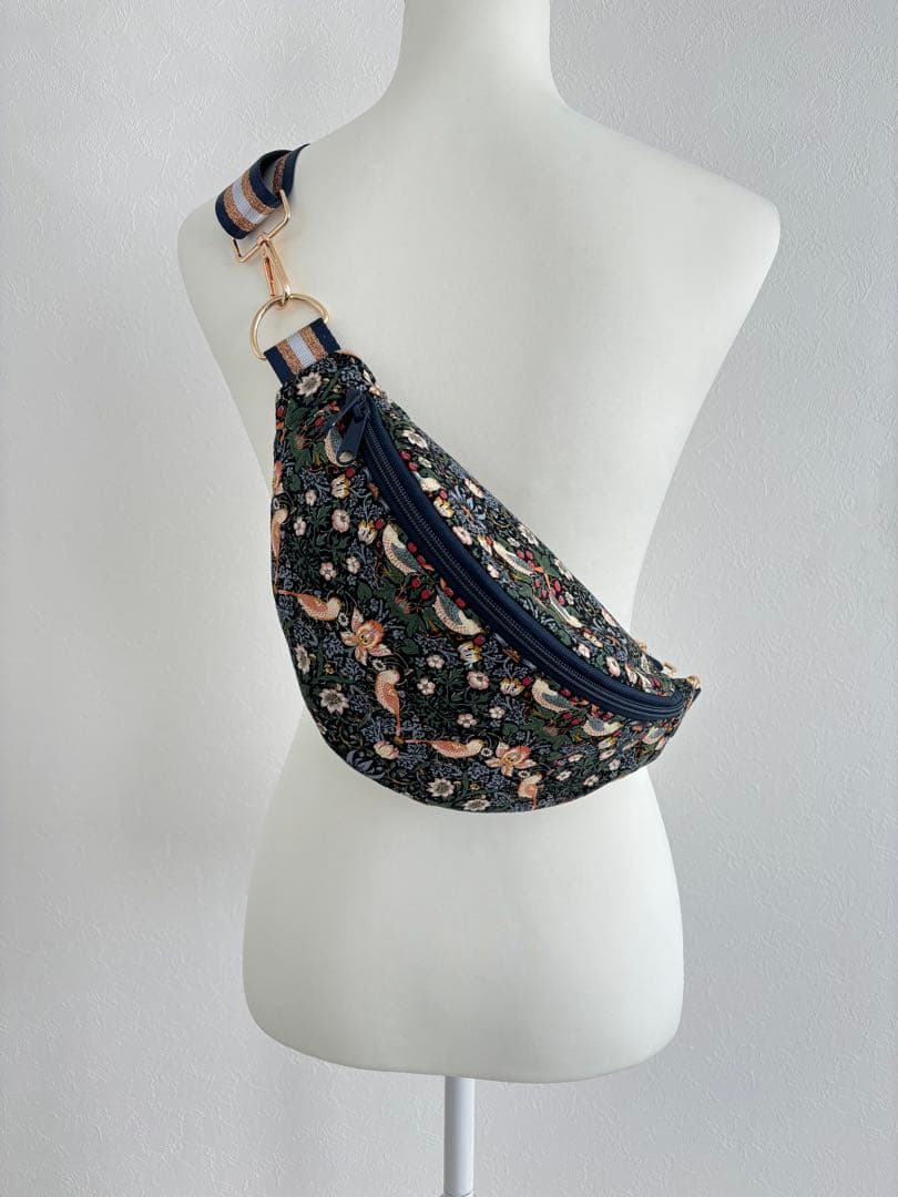 ウィリアムモリス　いちご泥棒　ボディバッグ