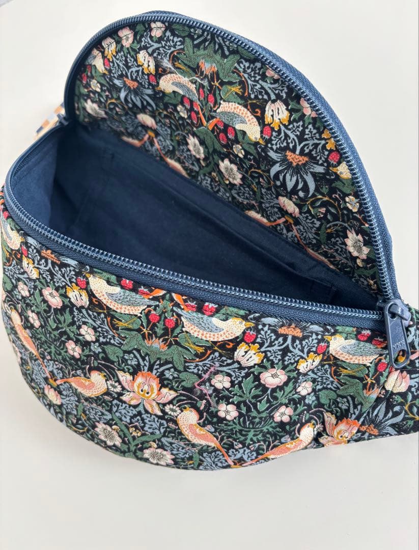 ウィリアムモリス　いちご泥棒　ボディバッグ