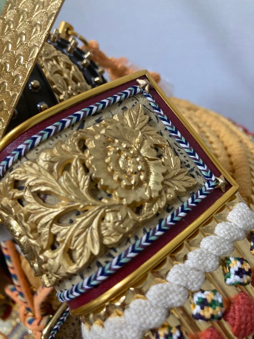 五月人形 鎧飾り 平安朝 甲冑 純金鍍金 十三号笠しころ　本正絹 茜