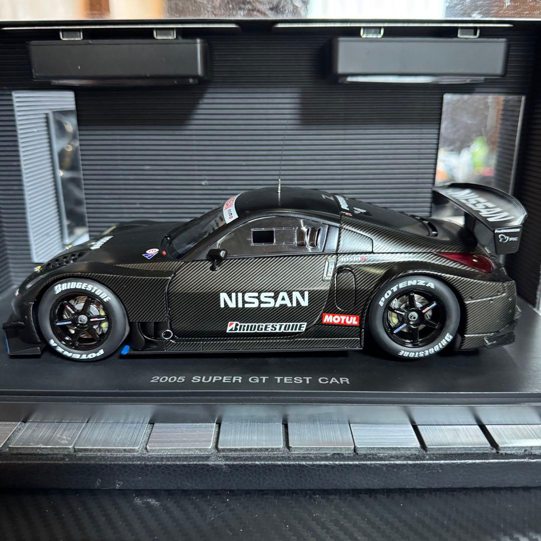 オートアート1/18フェアレディZ 2005 スーパーGTテストカー(ケース付