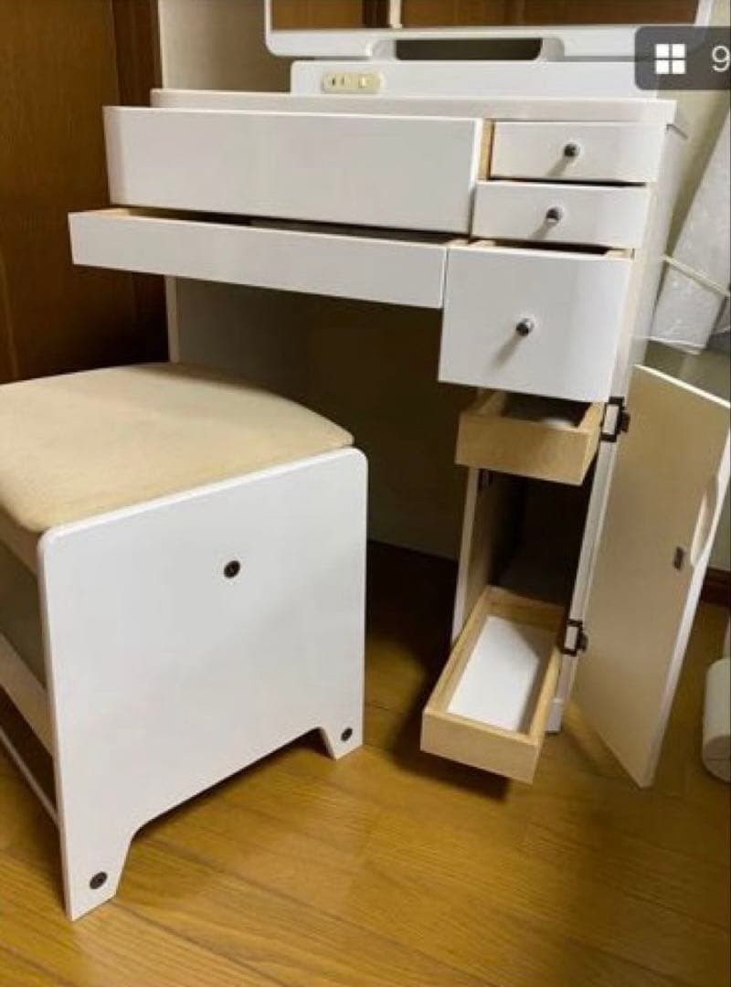 ニトリ鏡面白仕上げ 大収納型LEDライト付き ドレッサー《椅子付き》 鏡台