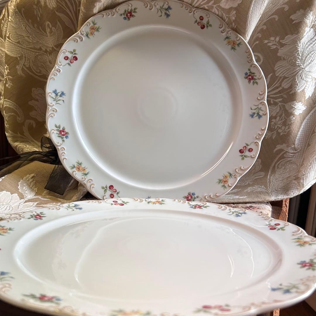 ドイツ製 ROSENTARL 可憐なお花と美しいレリーフ プレート