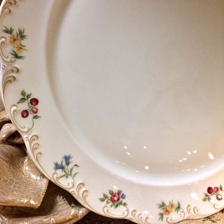 ドイツ製 ROSENTARL 可憐なお花と美しいレリーフ プレート