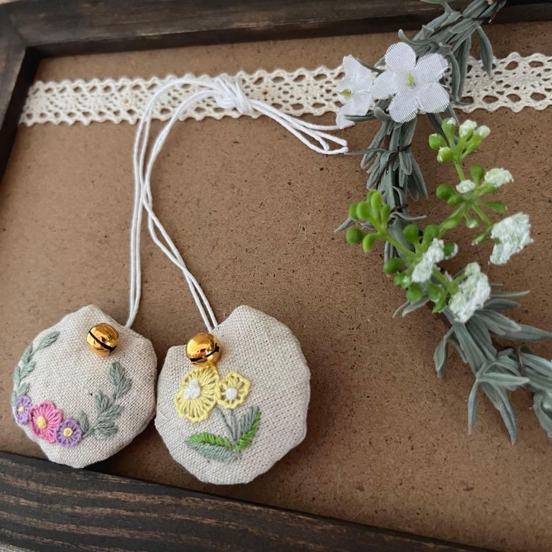 2410-14 小さな香り袋 豆サシェ 2個組 花刺繍入 SOLD→ご注文OK