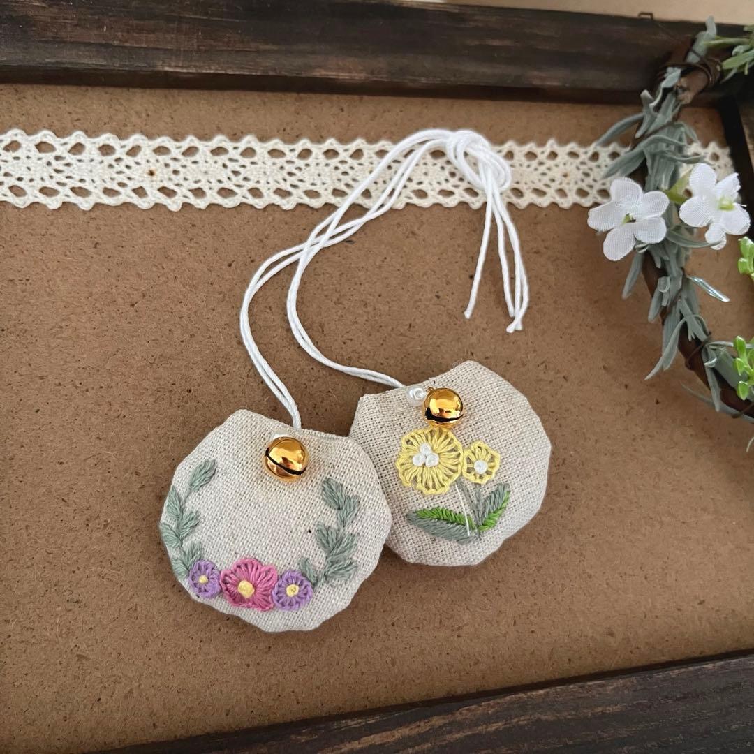 2410-14 小さな香り袋 豆サシェ 2個組 花刺繍入 SOLD→ご注文OK