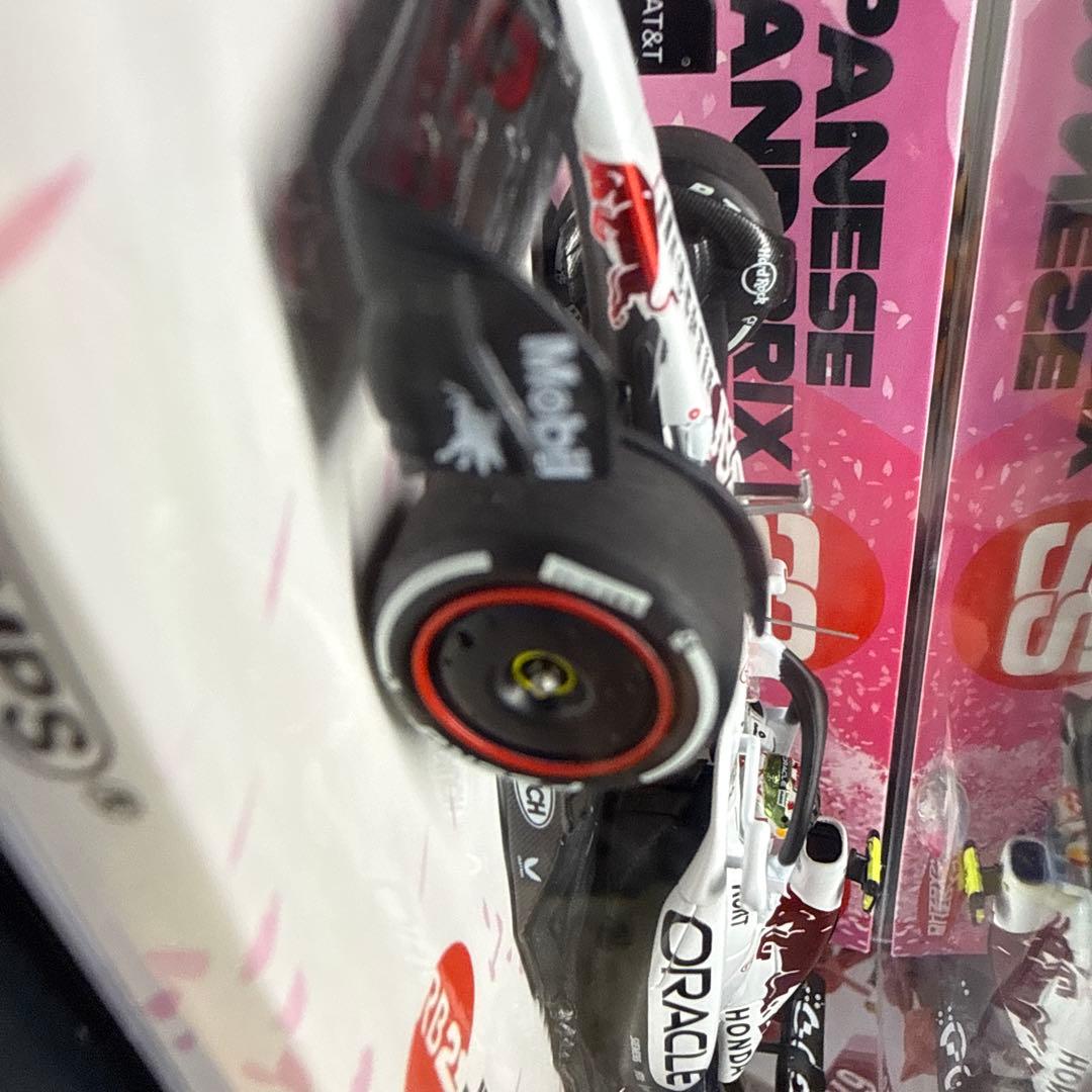 ミニチャンプス レッドブルRB21 日本GP 2025 角田裕毅　1/43