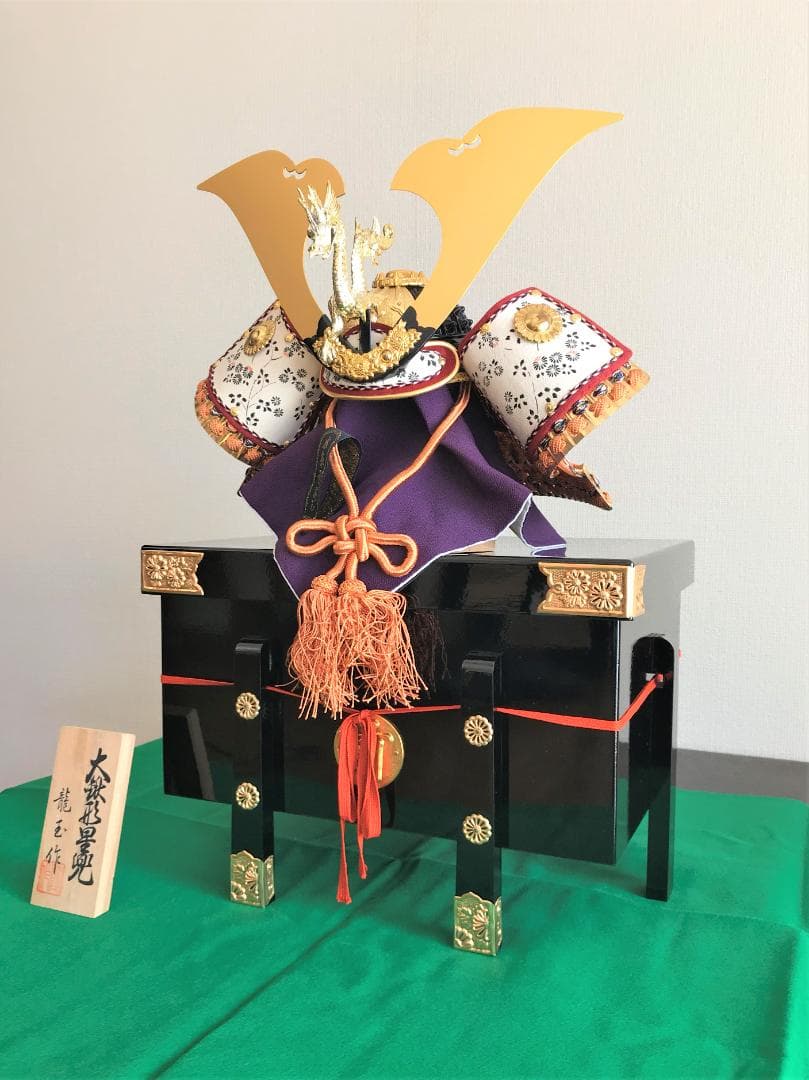 祝ＭＶＰ！未使用アンティーク　兜飾り　龍玉作　大鍬形星兜　櫃収納　極希少　極美品