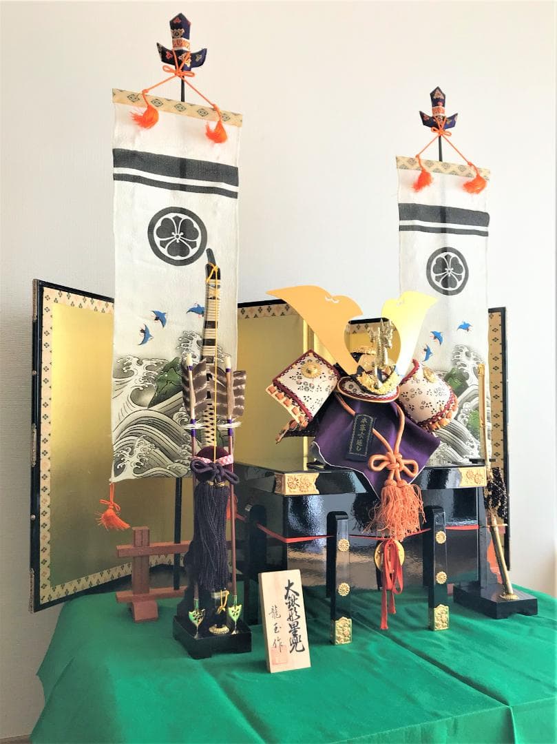 祝ＭＶＰ！未使用アンティーク　兜飾り　龍玉作　大鍬形星兜　櫃収納　極希少　極美品