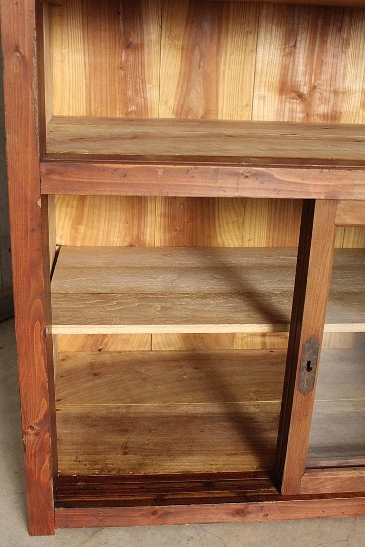 古く味のある木枠ガラス戸棚　食器棚　水屋　キャビネット　古家具