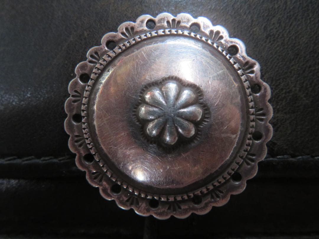 goro's ゴローズ フラワーコンチョ 二つ折り長財布黒 ロングウォレット