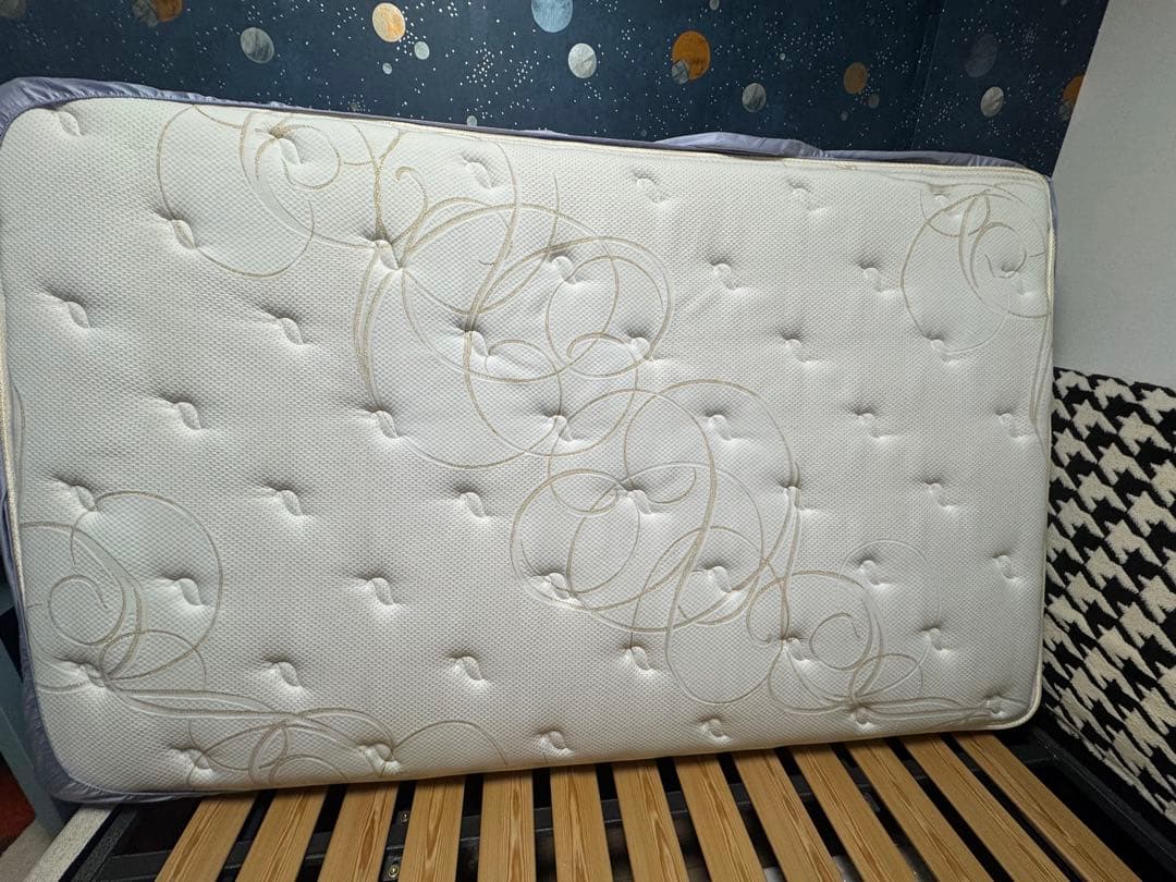 【美品】Simmonsシモンズ6.5インチゴールデンバリュー　セミダブル