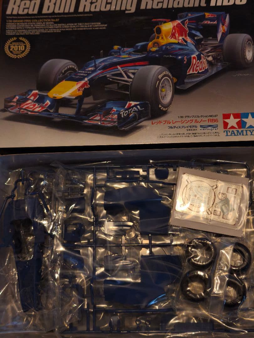 新品未組立 レッドブル レーシング ルノー RB6 1/20スケール F1 - メルカリ