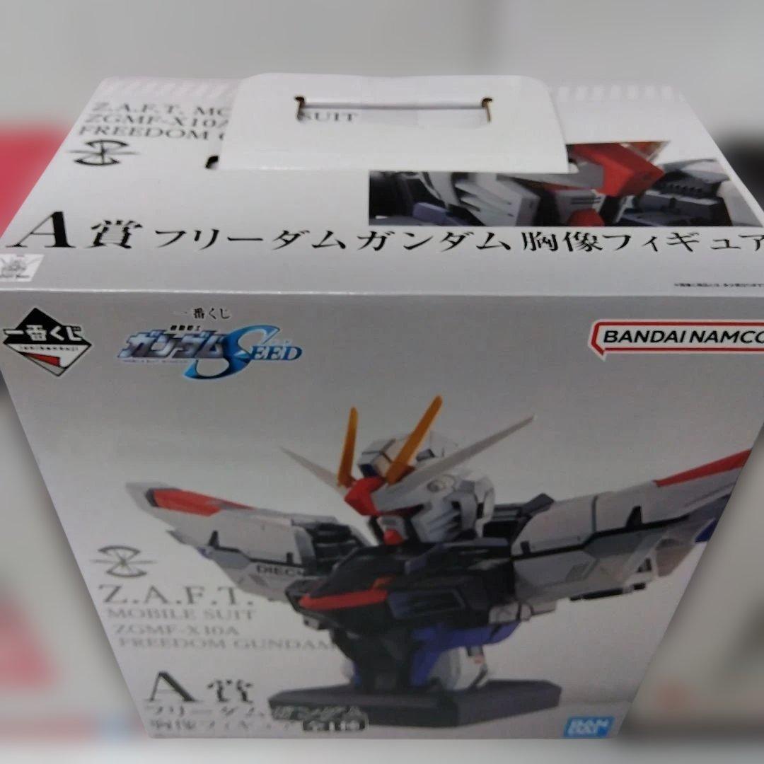 フリーダムガンダム 胸像フィギュア１BOX 水星の魔女フィギュア2BOX