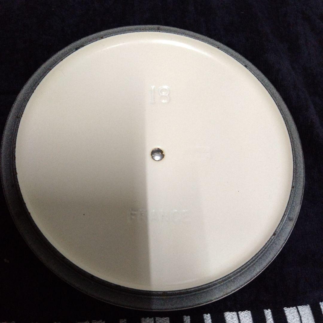 ル・クルーゼ　シグニチャー　ココットロンド　18　ナツメグ