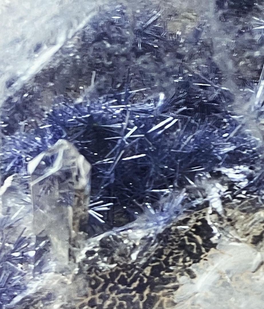 希少 デュモルチェライトインクォーツ 原石 280g 研磨済 台座付き