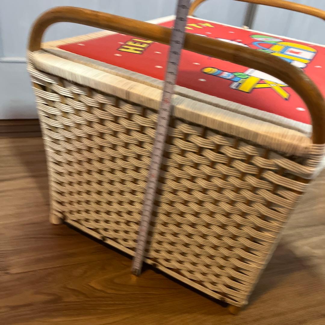 ✳︎レトロ　ハローキティ　かご　バスケット　サンリオ　収納　籠　昭和　レア編み込み