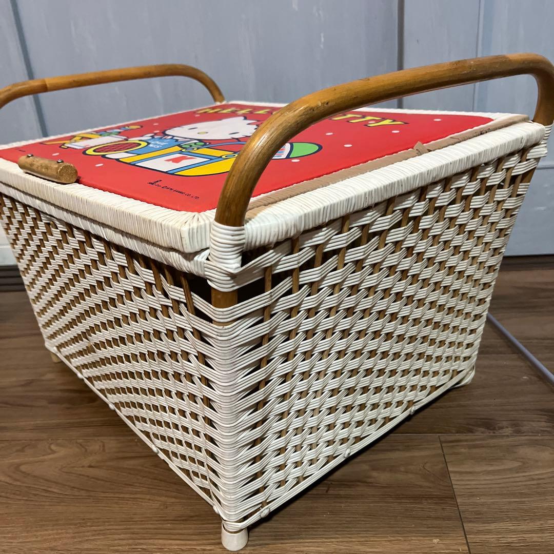 ✳︎レトロ　ハローキティ　かご　バスケット　サンリオ　収納　籠　昭和　レア編み込み