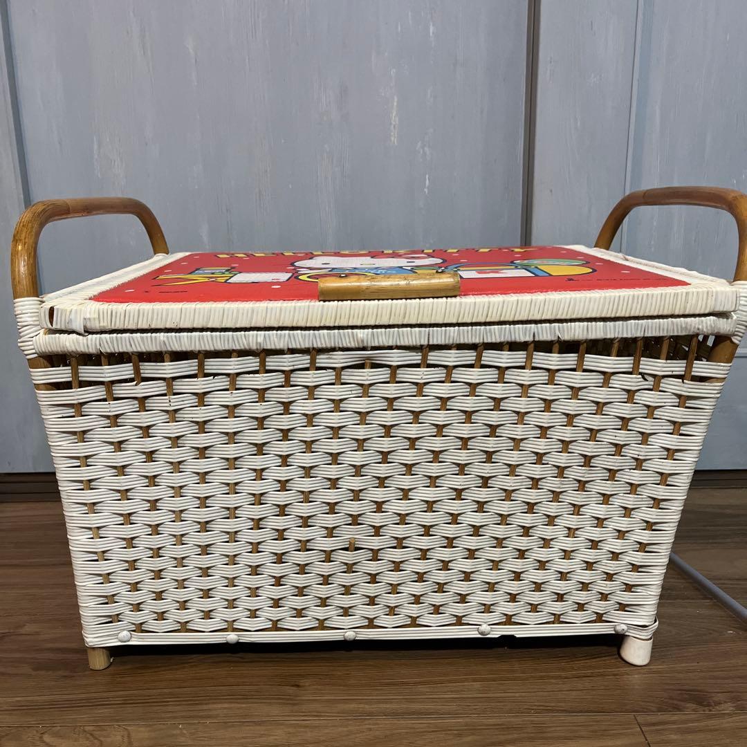 ✳︎レトロ　ハローキティ　かご　バスケット　サンリオ　収納　籠　昭和　レア編み込み