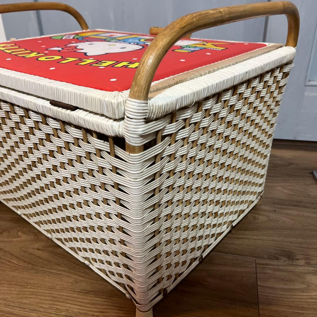 ✳︎レトロ　ハローキティ　かご　バスケット　サンリオ　収納　籠　昭和　レア編み込み