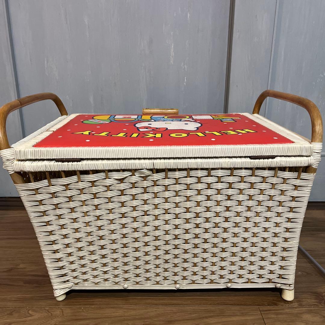 ✳︎レトロ　ハローキティ　かご　バスケット　サンリオ　収納　籠　昭和　レア編み込み
