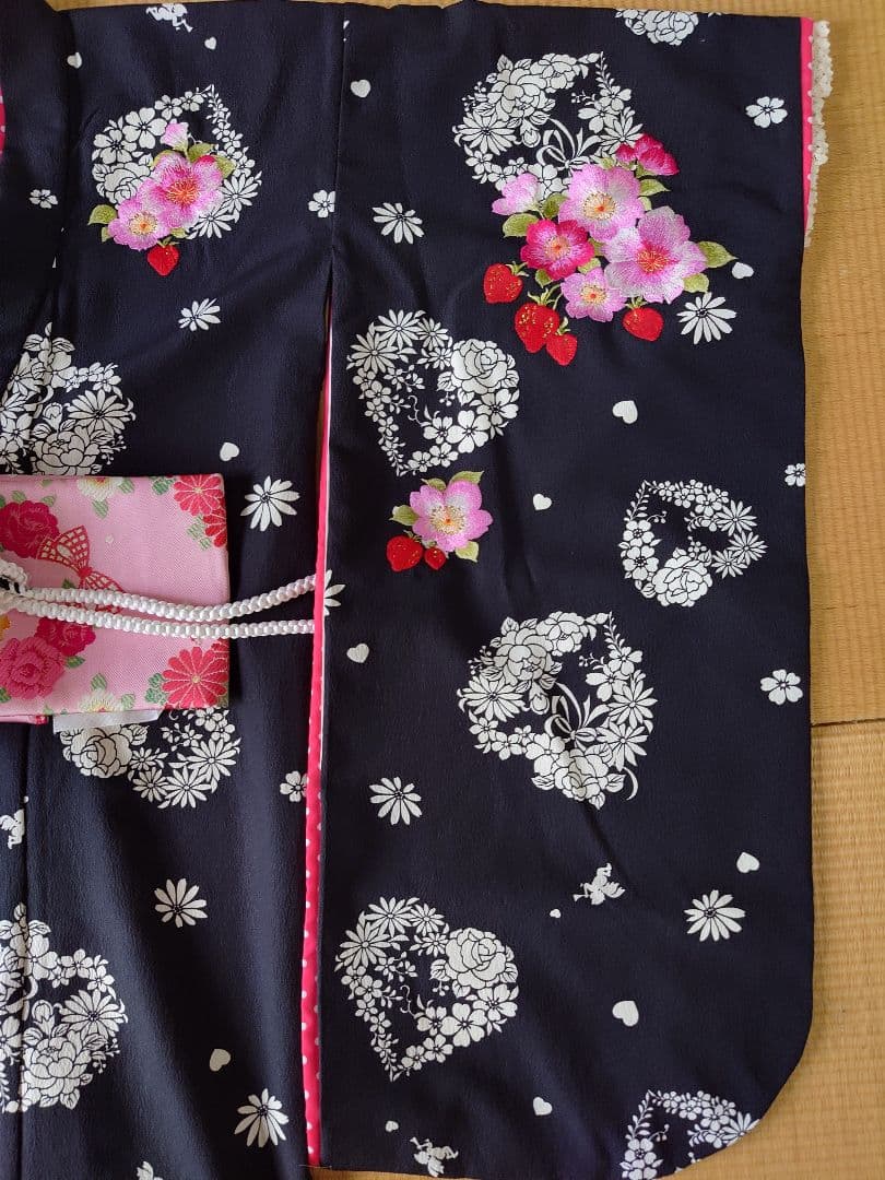 松田聖子　七五三７歳　女の子 着物　花柄ハート柄