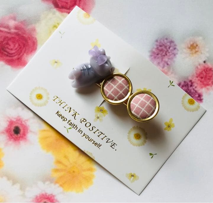 ぐでねこチャンとチェック柄ボタン　くすみ　ピンク　ヘアクリップ　サバトラ