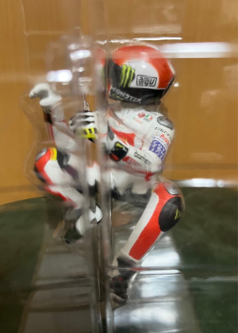 M.Simoncelli Figurine 'Hanging Off' - メルカリ