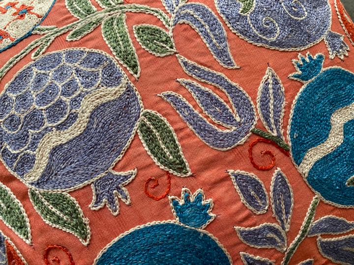 ウズベキスタン製 シルク スザニ刺繍 クッションカバー