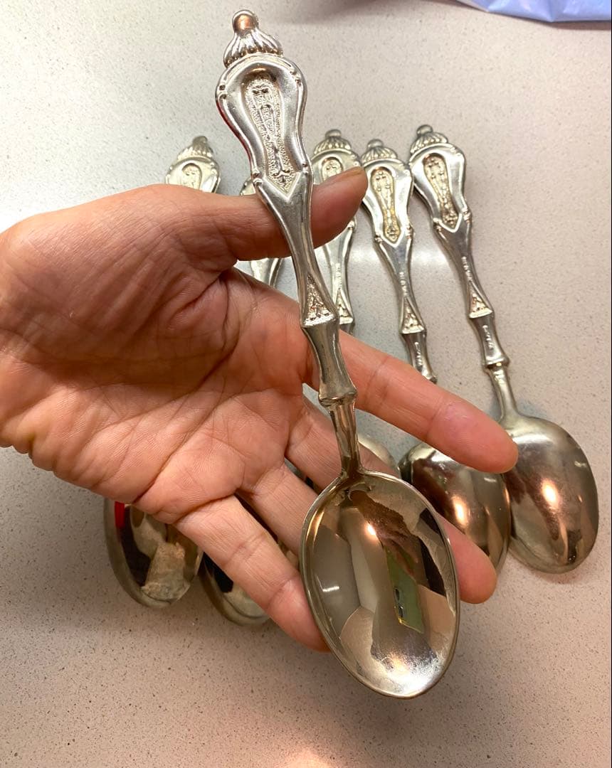 装飾的ステンレススチールスプーン 6本セットイタリア製。ランチスプーン。