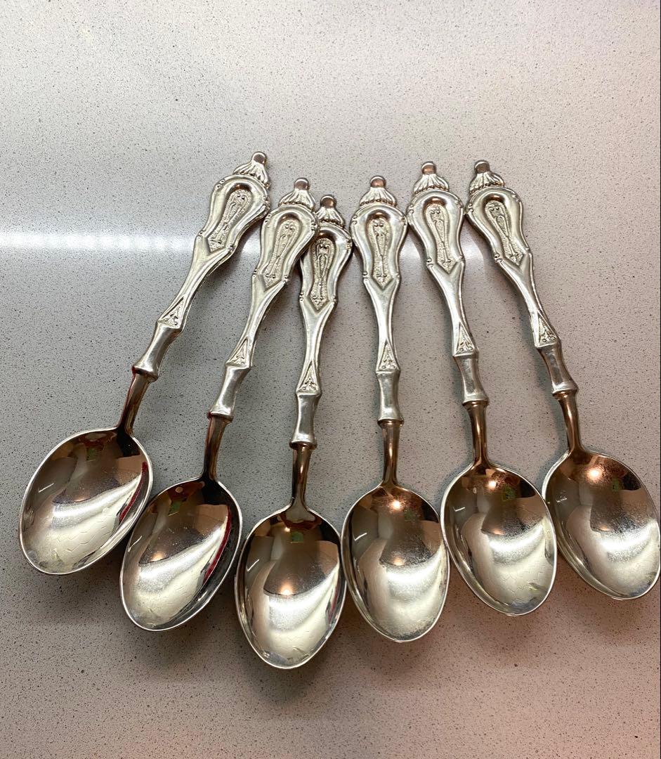 装飾的ステンレススチールスプーン 6本セットイタリア製。ランチスプーン。