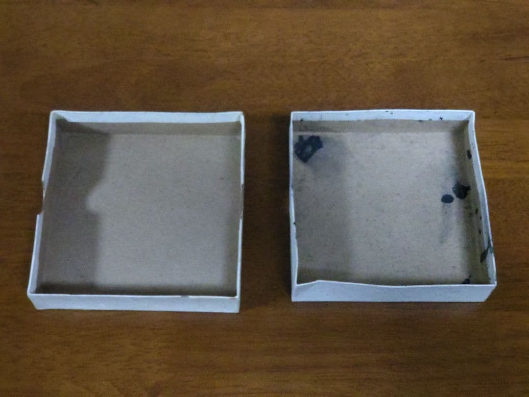 歙州石 丸形硯（100㍉Φ）