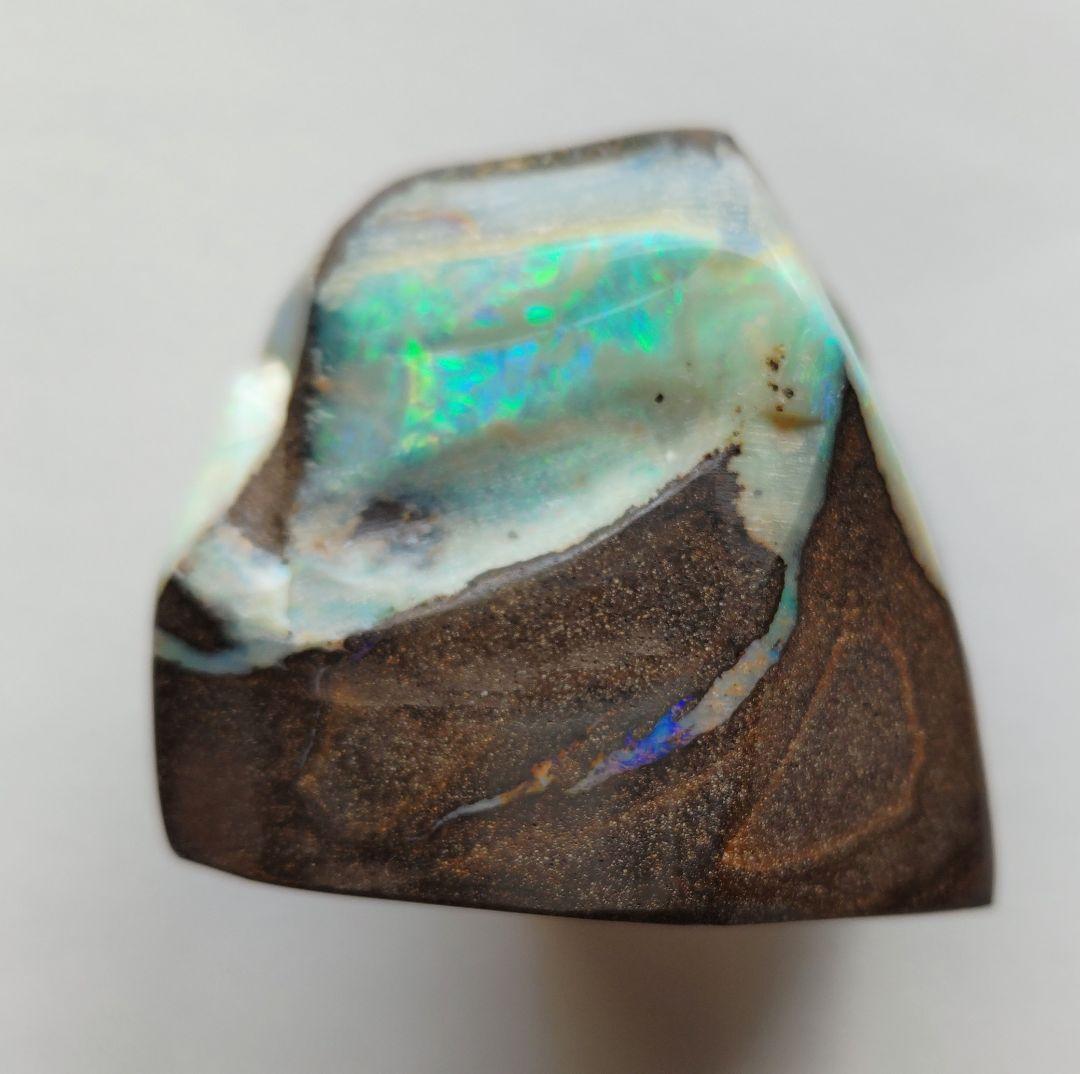 天然 ボルダーオパール 置物 NO386