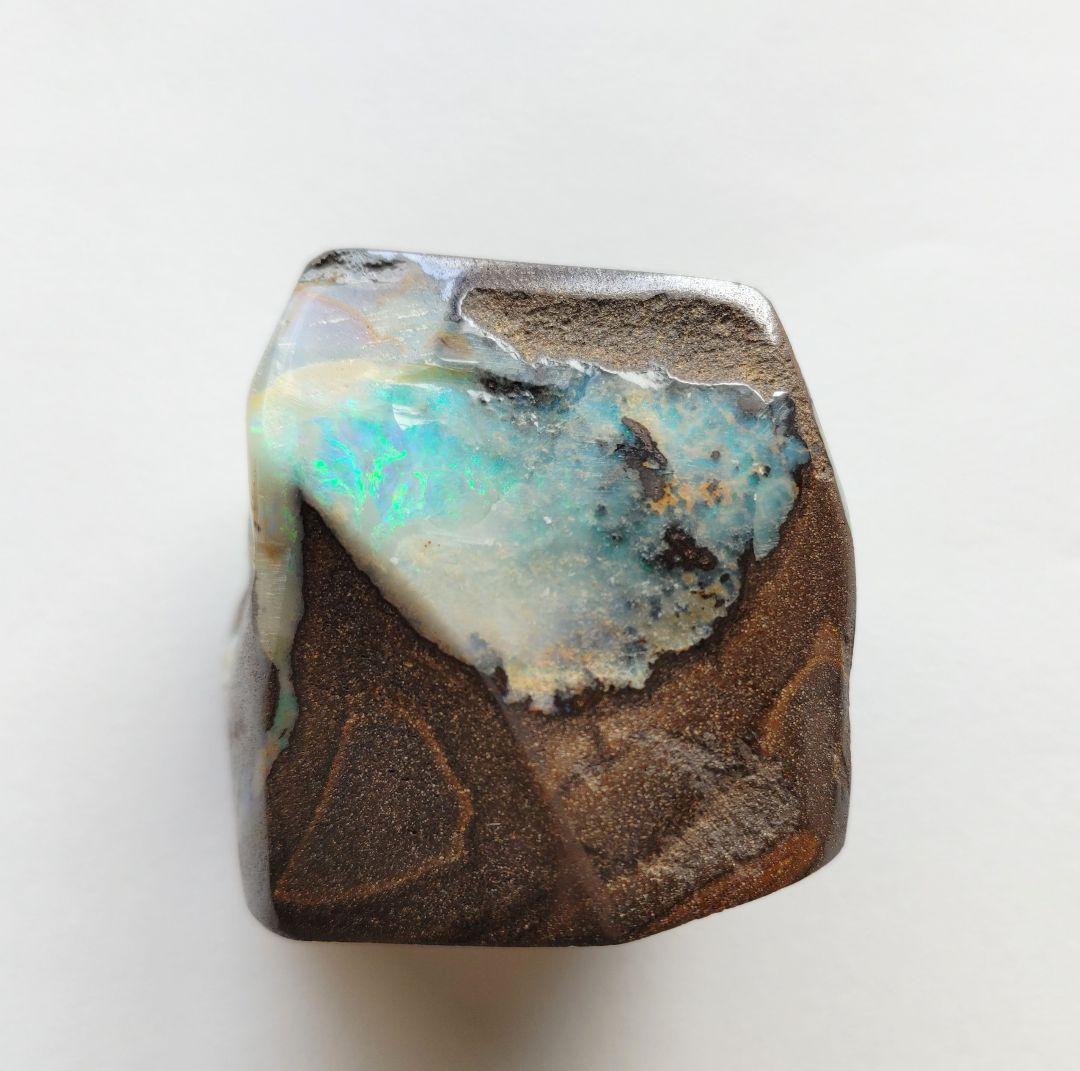 天然 ボルダーオパール 置物 NO386